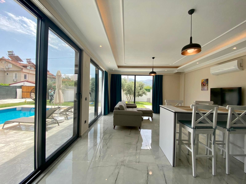 Villa Grey 1